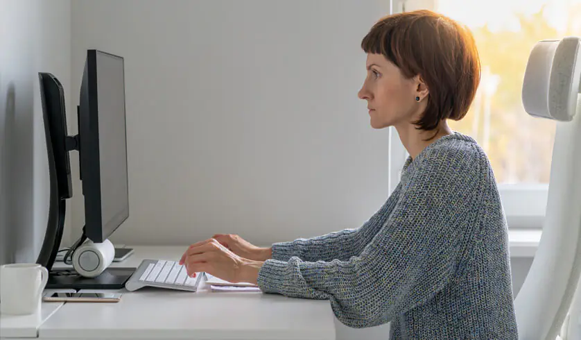 mulher, teclado, home office, postura